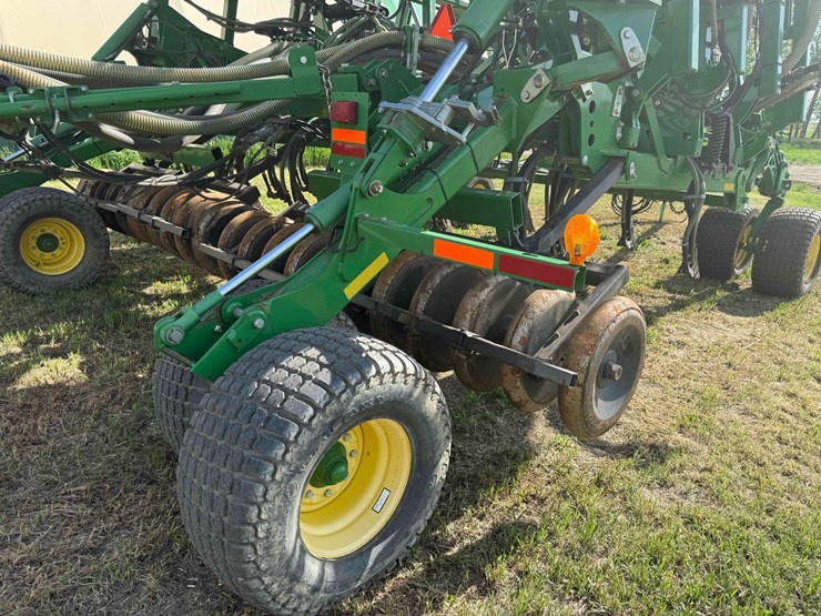 2013-john-deere-1830-image-37