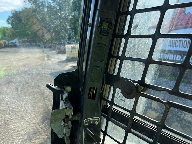 2015-bobcat-t650-image-19