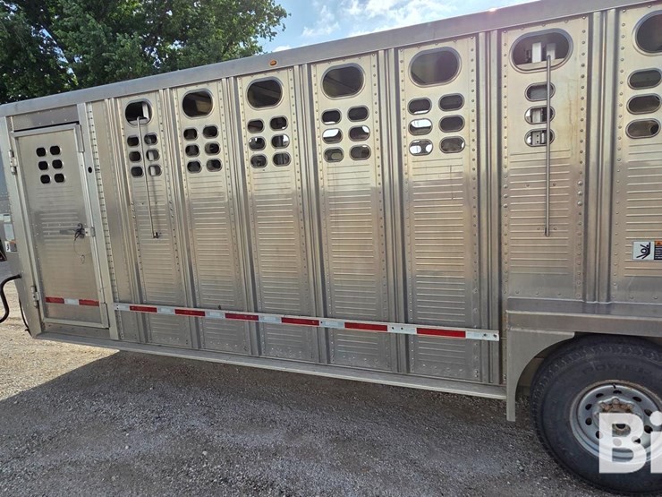 2014-wilson-livestock-trailer-image-13