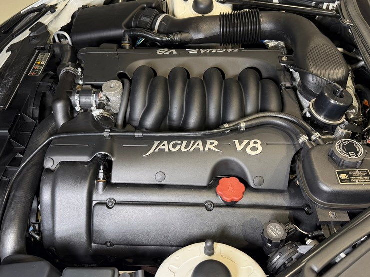 #1516-•-1997-jaguar-xk8-convertible-image-73