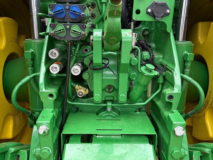 2014-john-deere-8320r-image-46