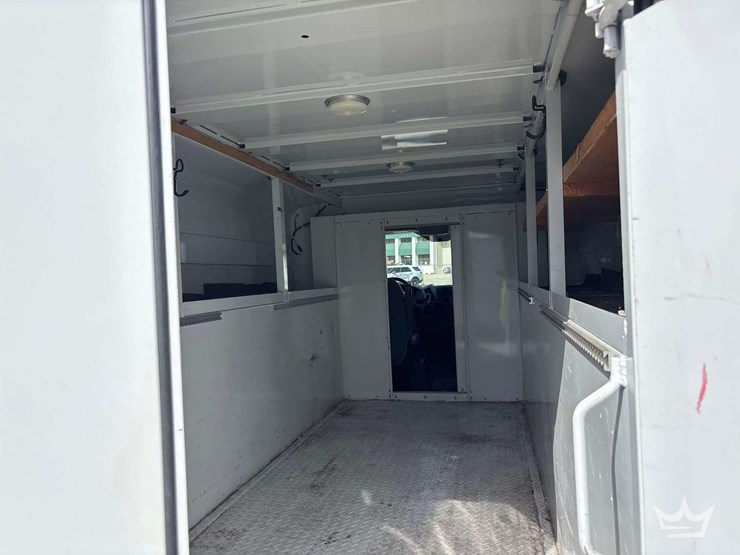 2015-ford-transit-image-23