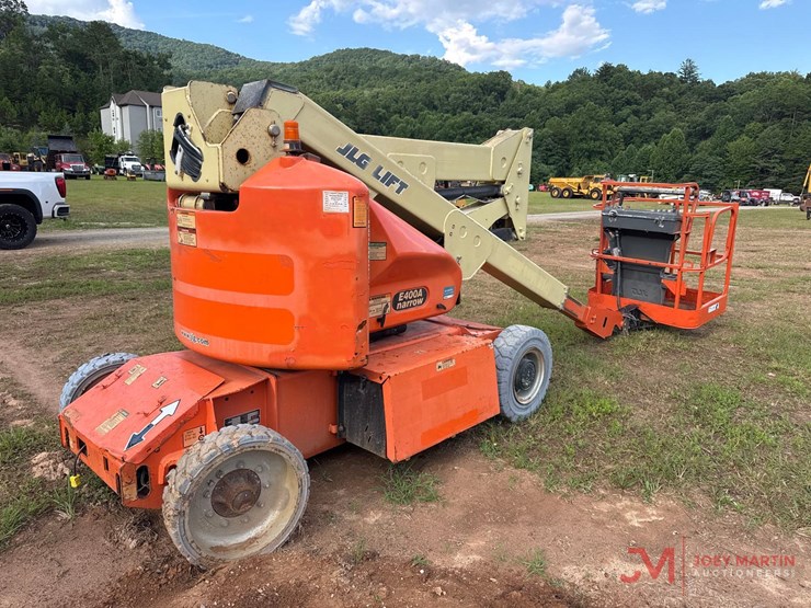 2017-jlg-e400a-image-4