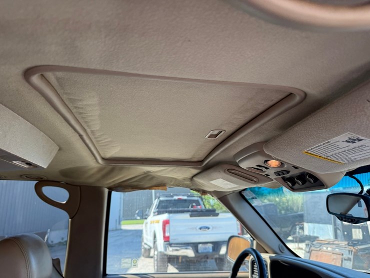 2005-chevrolet-tahoe-image-22