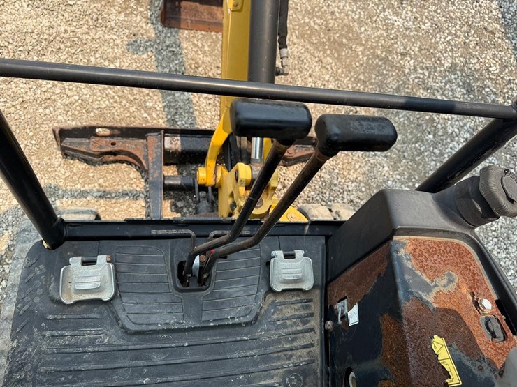 2015-caterpillar-301.7-image-19