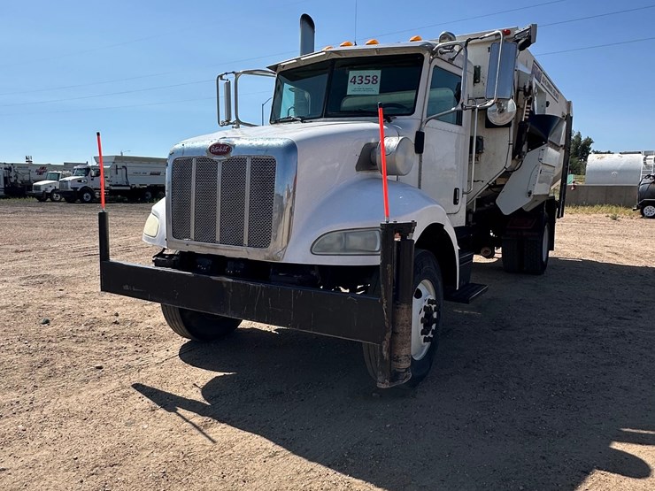 2008-peterbilt-335-image-1