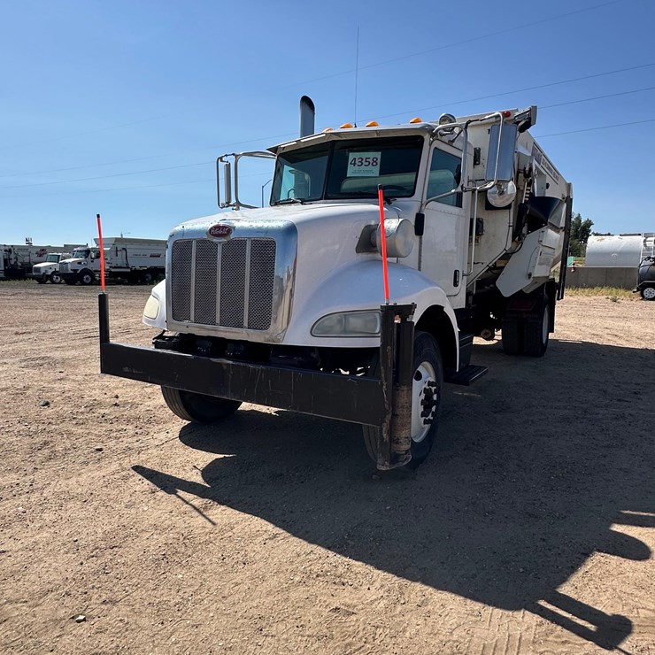 2008 PETERBILT 335