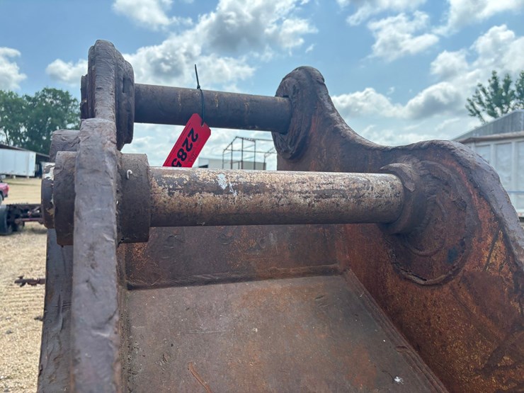 #2285-•-cf-approx.-28"-tooth-ditching-bucket-image-9