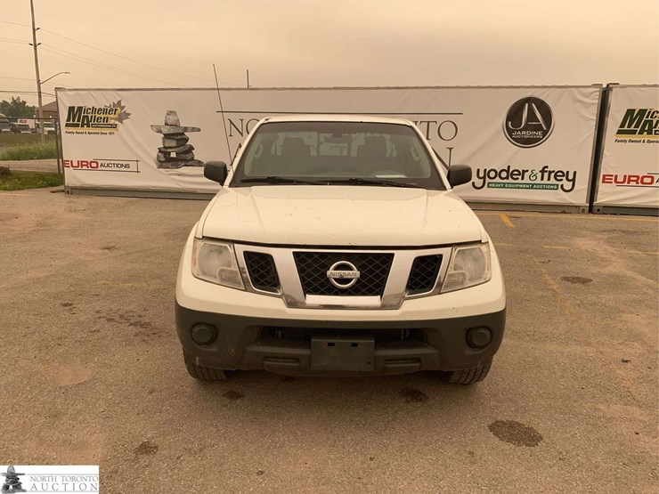 2014-nissan-frontier-image-2