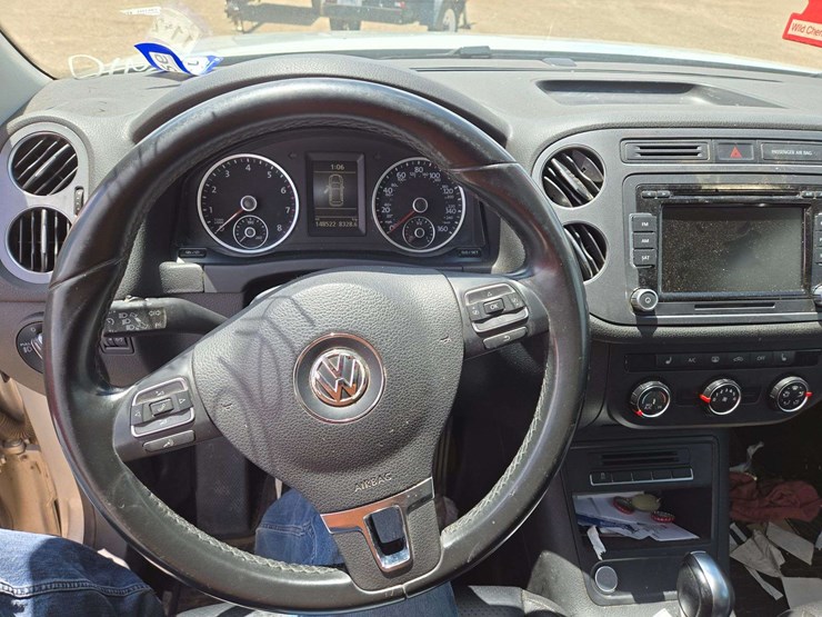 2015-volkswagen-tiguan-se-image-17