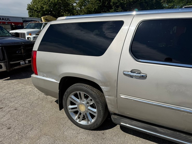 2008-cadillac-escalade-image-17