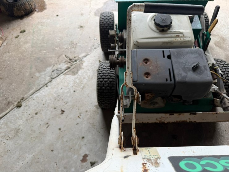 #4058-•-lesco-renovator-20-walk-behind-slit-seeder-image-25