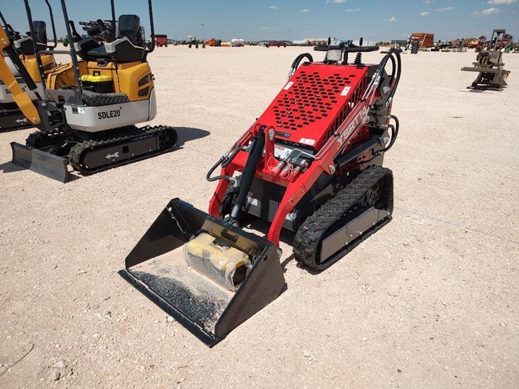 2026-agt-industrial-ysrt14-stand-on-mini-skid-steer-loader-image-1