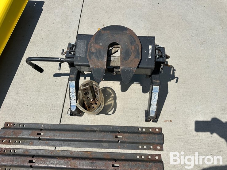 rbw-lil'-rocker-5th-wheel-trailer/camper-hitch-image-17