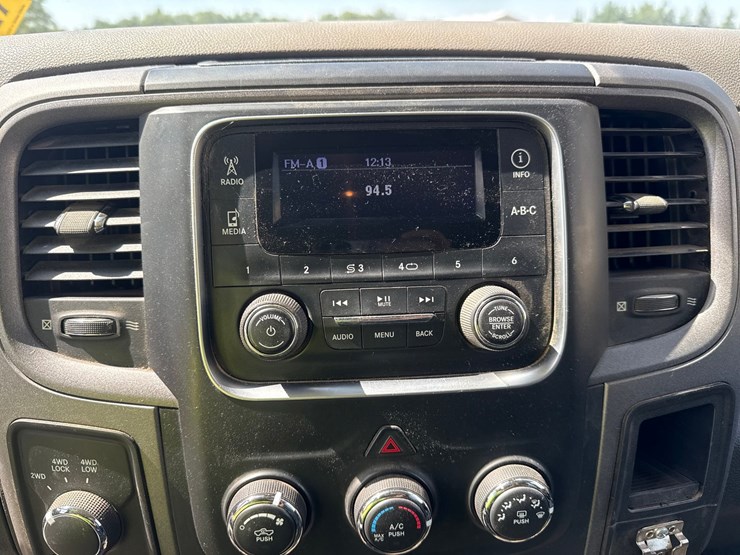 2014-dodge-1500-image-39