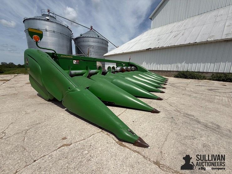 2017-john-deere-608c-image-3
