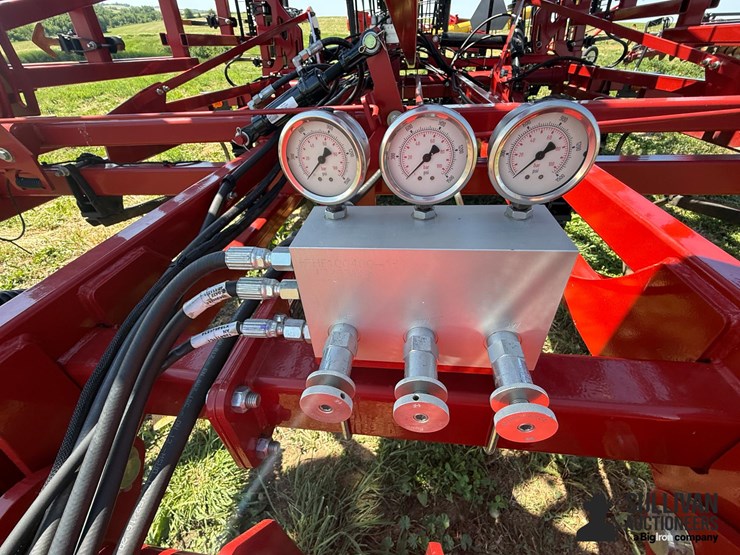 2023-case-ih-255-image-15