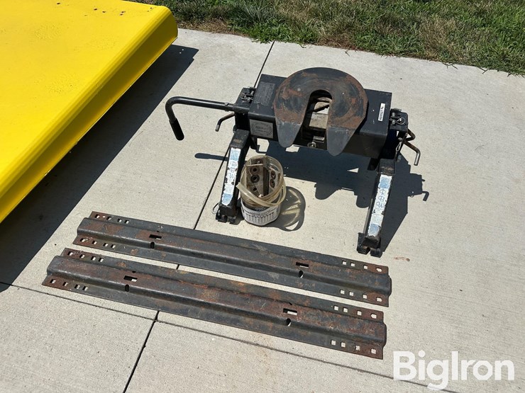 rbw-lil'-rocker-5th-wheel-trailer/camper-hitch-image-1