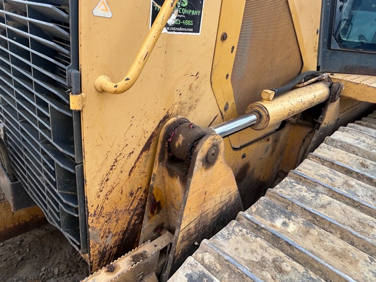 2009-deere-750j-lt-image-17