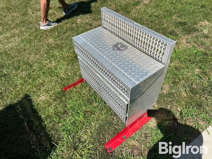 peterbilt-aluminum-step/battery-box-image-1