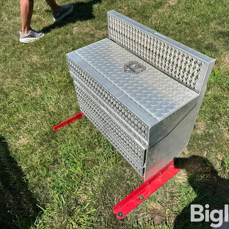 Peterbilt Aluminum Step/Battery Box
