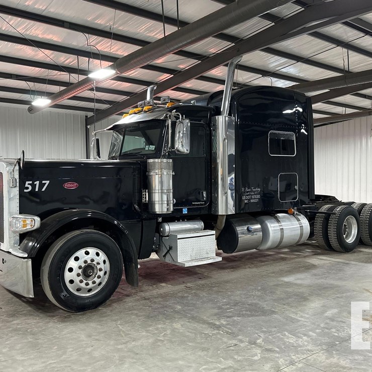 2017 PETERBILT 389