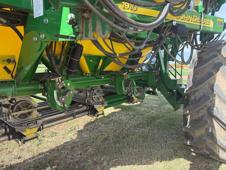 2013-john-deere-1830-image-28