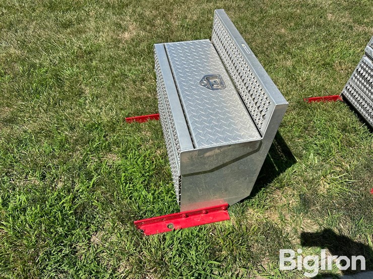 peterbilt-aluminum-step/battery-box-image-9