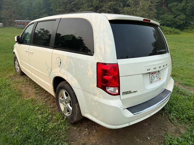 2013-dodge-caravan-image-3
