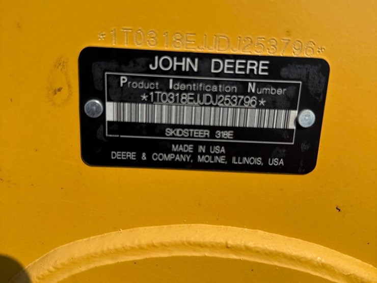 2013-deere-318e-image-16