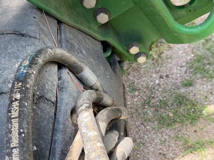 2014-john-deere-7210r-image-11