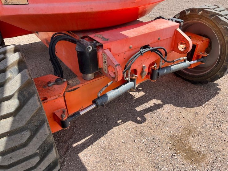 2011-jlg-600aj-image-16