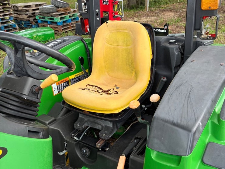john-deere-4044m-image-6