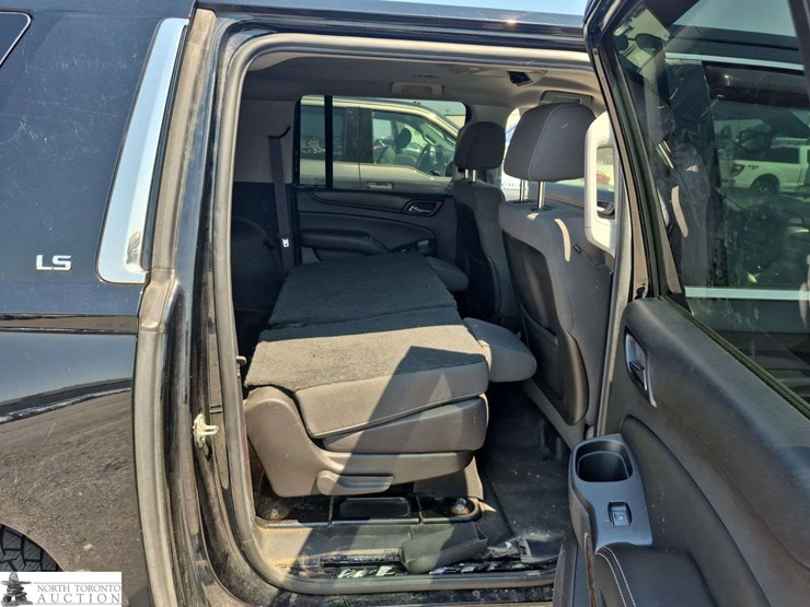 2015-chevrolet-suburban-image-23