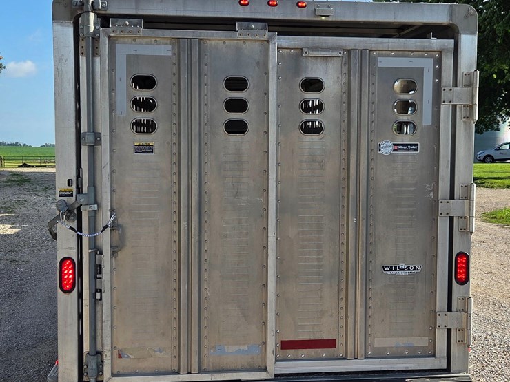 2014-wilson-livestock-trailer-image-20