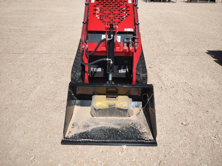 2026-agt-industrial-ysrt14-stand-on-mini-skid-steer-loader-image-5