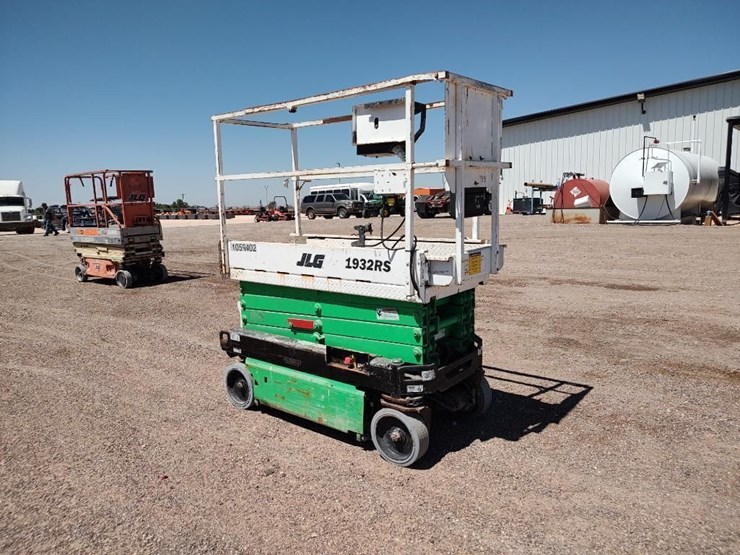 2017-jlg-1932r-image-7