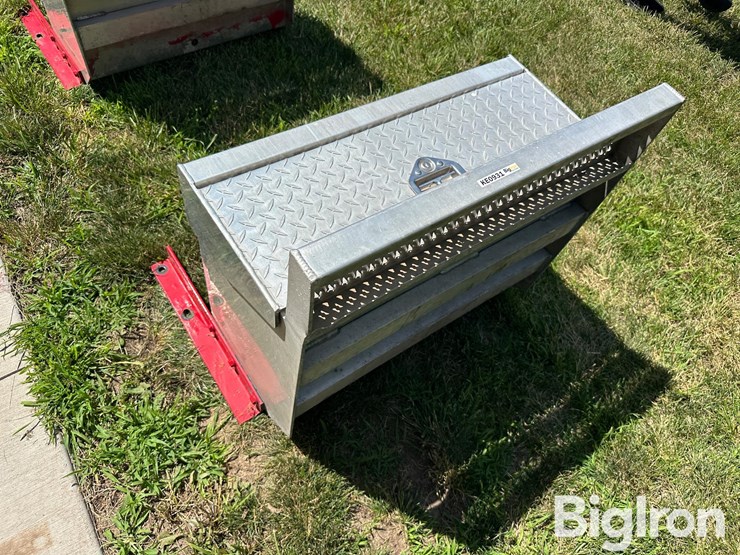 peterbilt-aluminum-step/battery-box-image-7