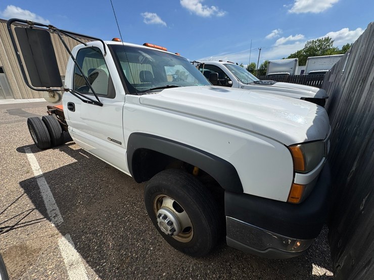 2005-chevrolet-3500hd-image-4