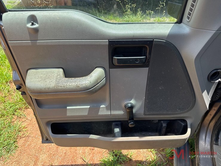 2004-ford-f150-xl-image-27