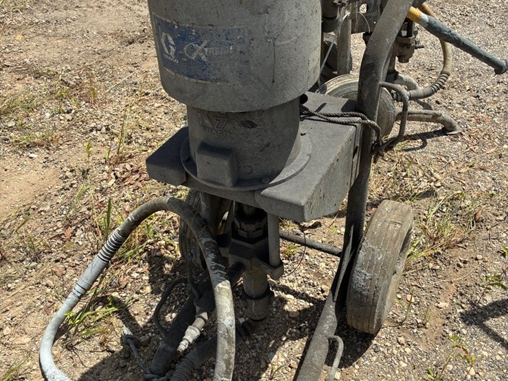 #9918-•-graco-airless-paint-sprayer-image-1