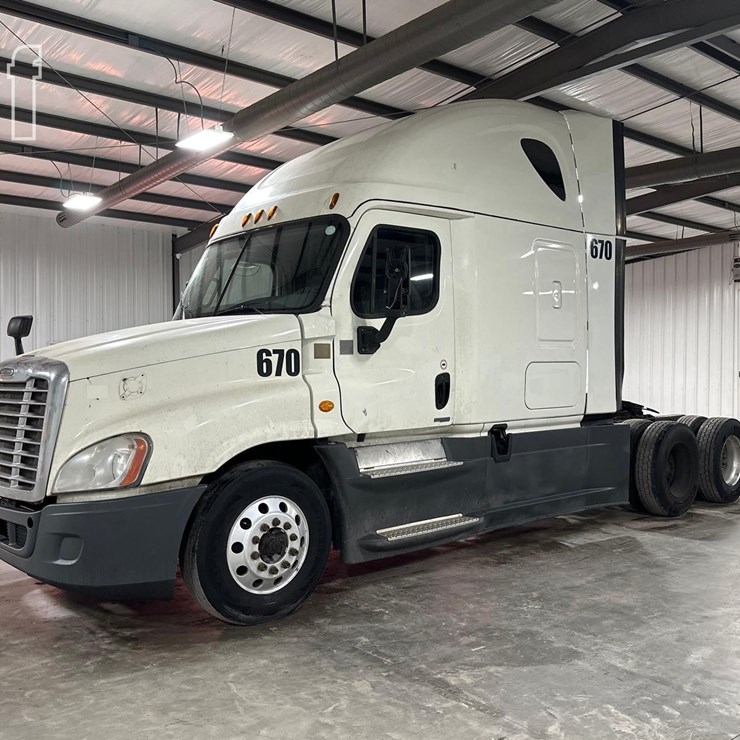2017 FREIGHTLINER CASCADIA 125