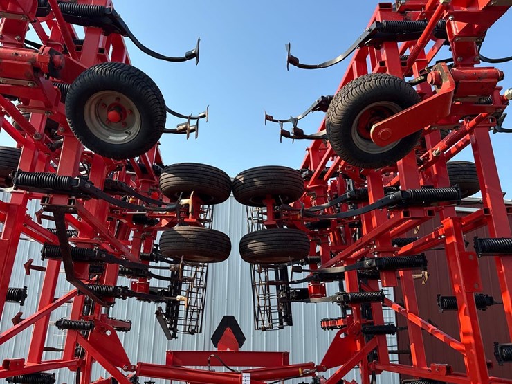 2013-kuhn-krause-5635-46ft-field-cultivator-image-40