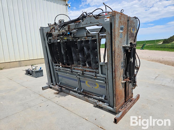 2021-moly-silencer-commercial-pro-wide-body-hydraulic-squeeze-chute-image-3