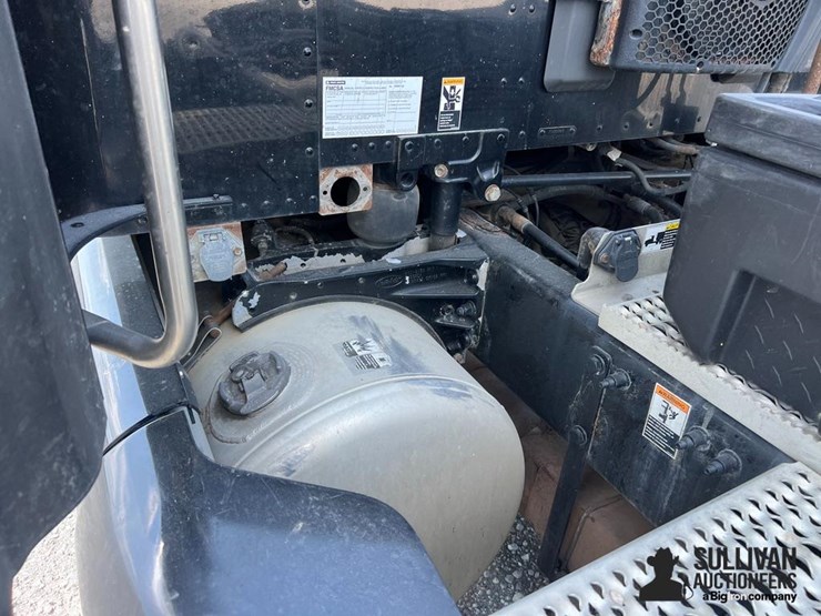 2015-peterbilt-579-image-19