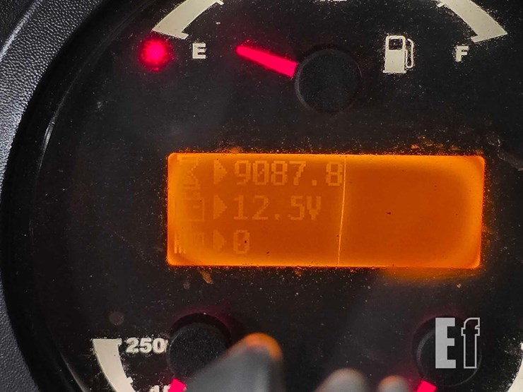 2013-caterpillar-tl1055c-image-16