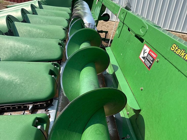 2012-john-deere-608c-image-40