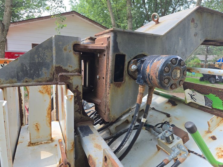 #1801-•-2016-altec-towable-wood-chipper-image-4