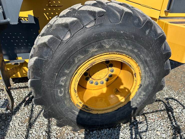 2012-deere-624k-image-84