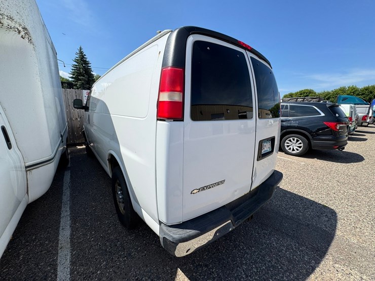 #1896-•-2008-chevy-express-van-image-2